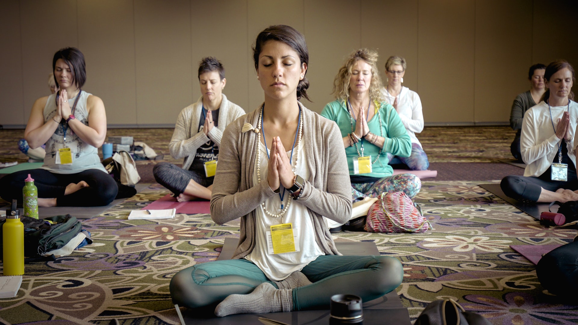 Yoga for Yoga Beginners: Basic Knowledge & Tips